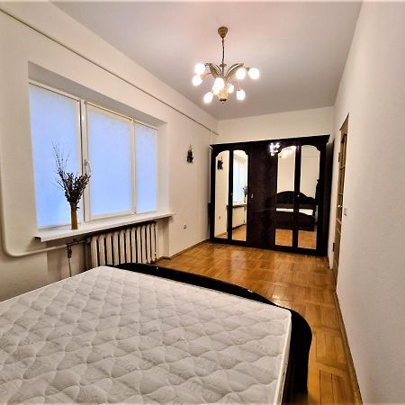 82-Avenue Apartment Chernivtsi Ngoại thất bức ảnh