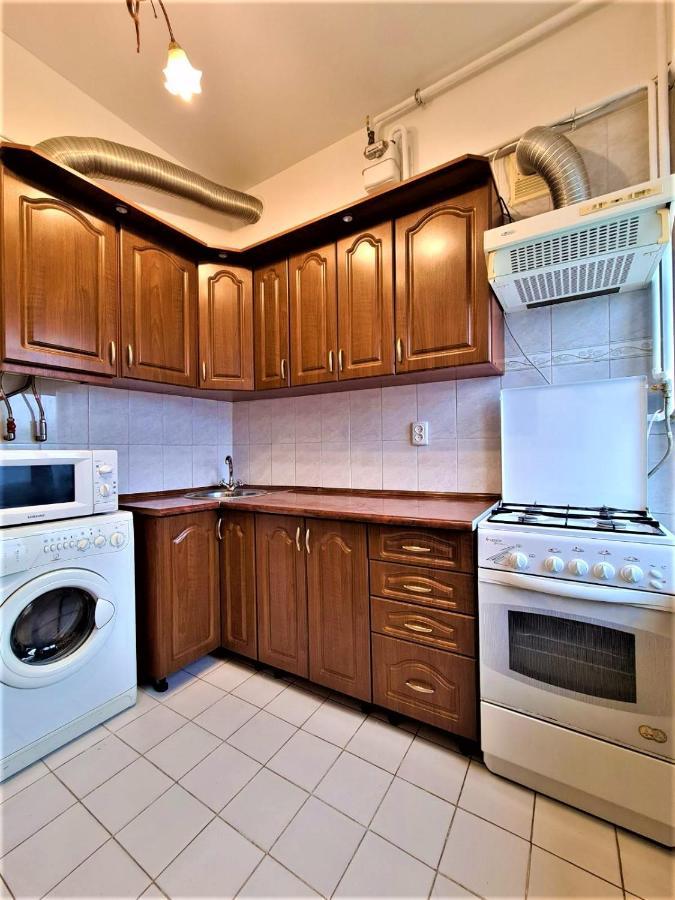 82-Avenue Apartment Chernivtsi Ngoại thất bức ảnh