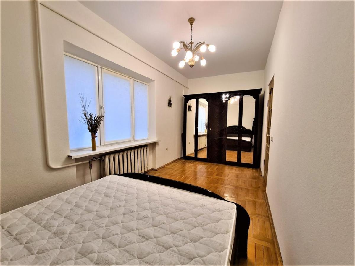 82-Avenue Apartment Chernivtsi Ngoại thất bức ảnh